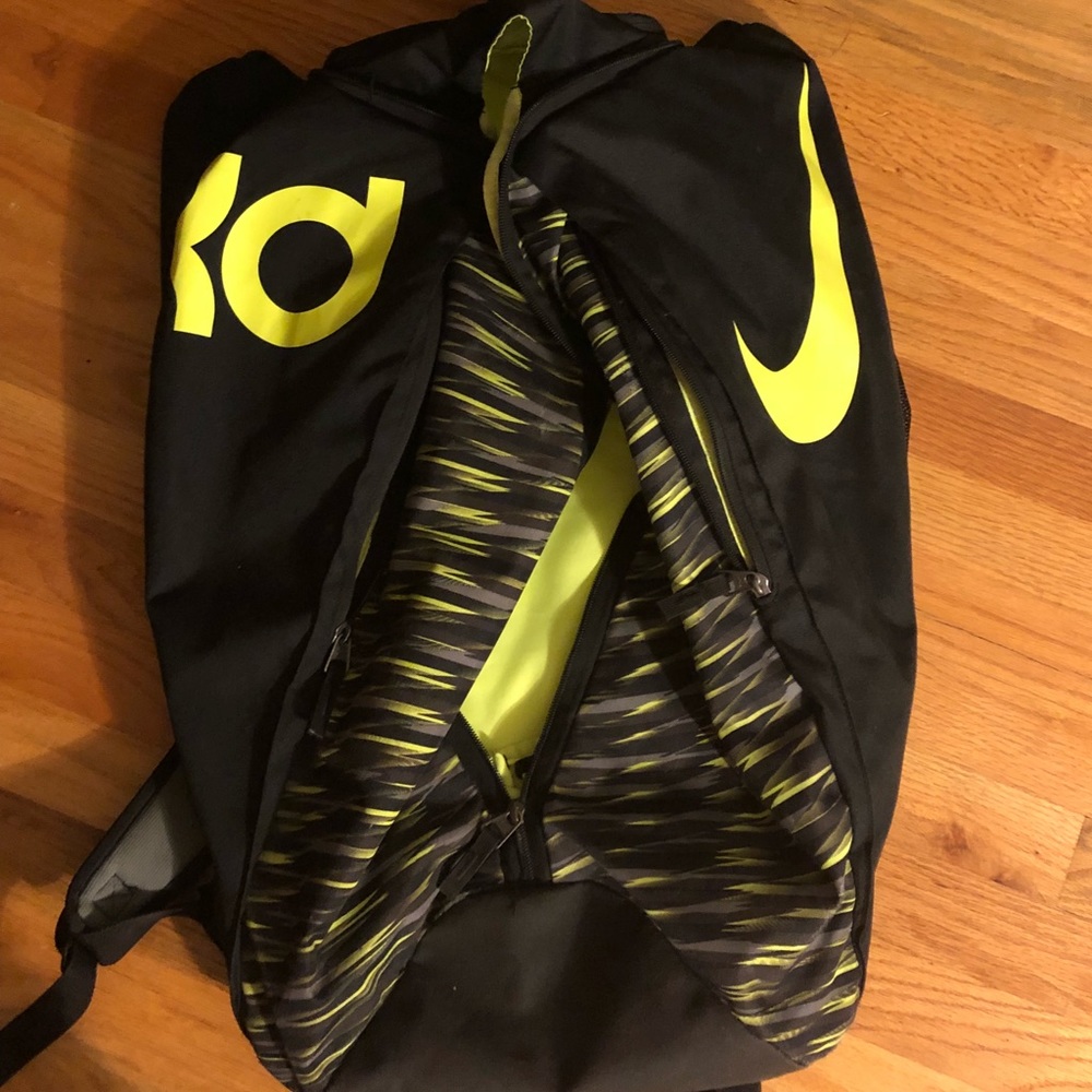 Nothing’s wrong with the bag zipper works and all!